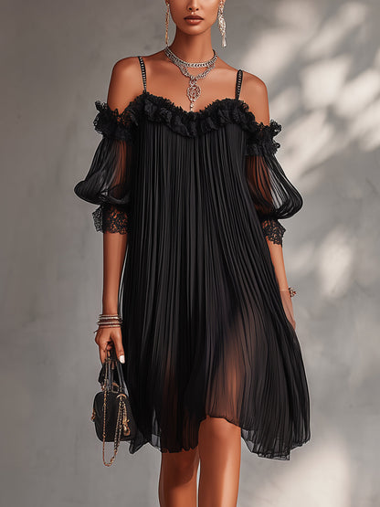 Vittoria | Mini robe noire en mousseline à épaules dénudées et bordure en dentelle