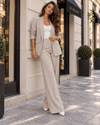 Completo sartoriale Klara con dettagli luminosi