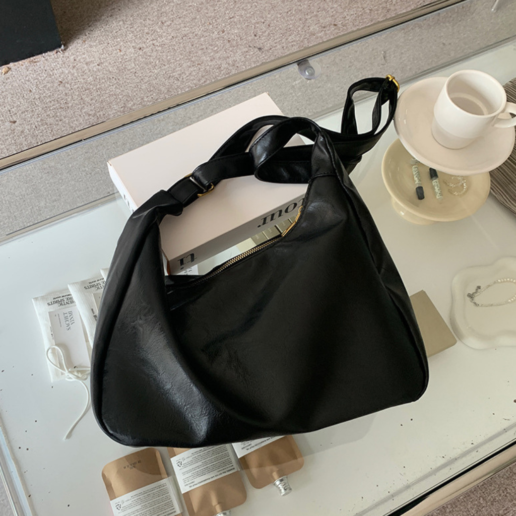 Borsa a spalla a mezzaluna