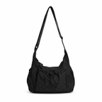 Borsa Studios Nove su sfondo bianco