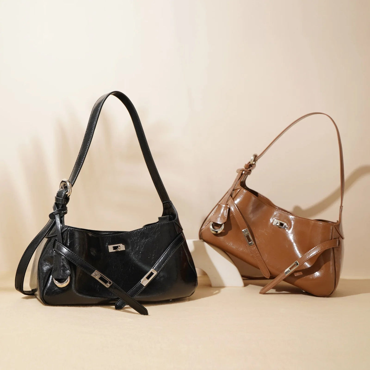 Borsa brillante con cinturini incrociati