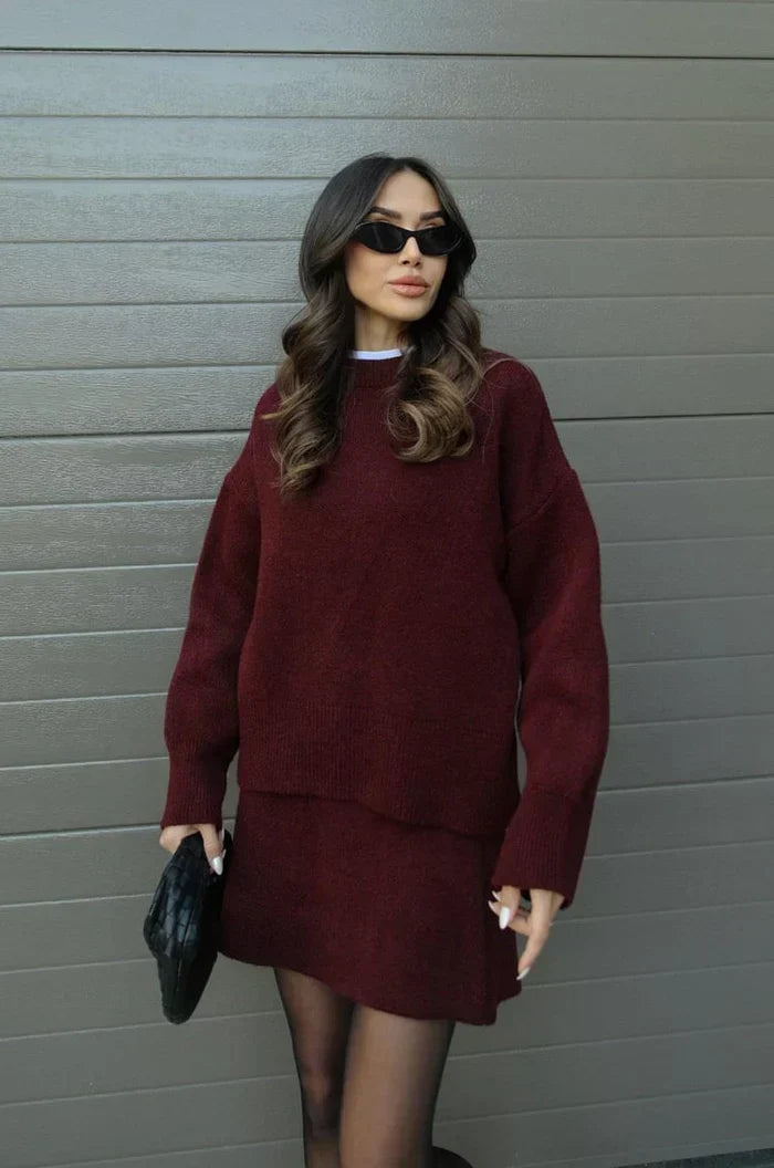 Completo in maglia con maglione e gonna
