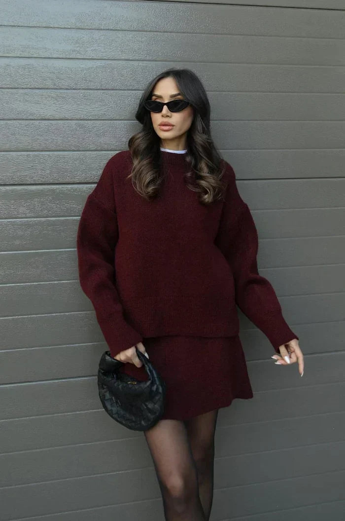 Completo in maglia con maglione e gonna