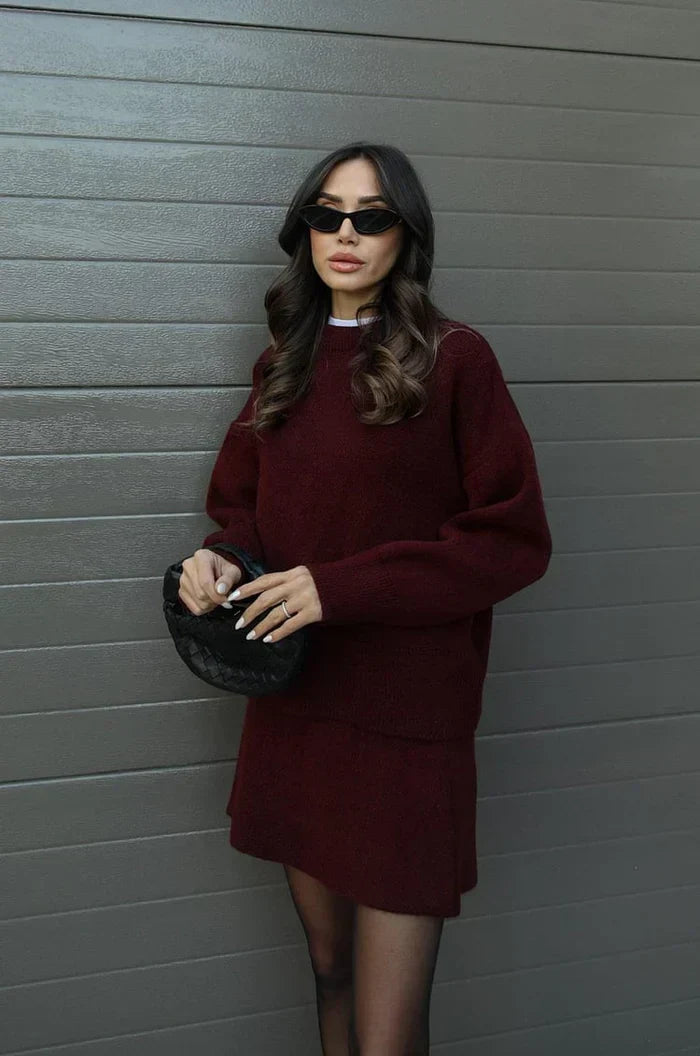 Completo in maglia con maglione e gonna
