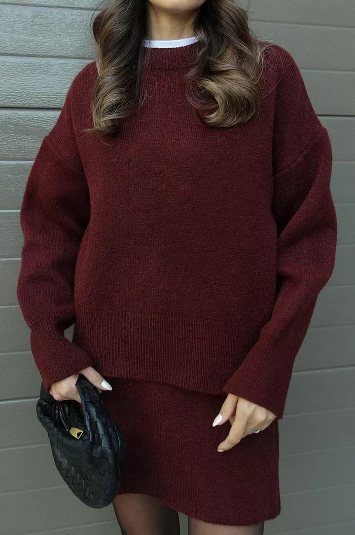 Completo in maglia con maglione e gonna
