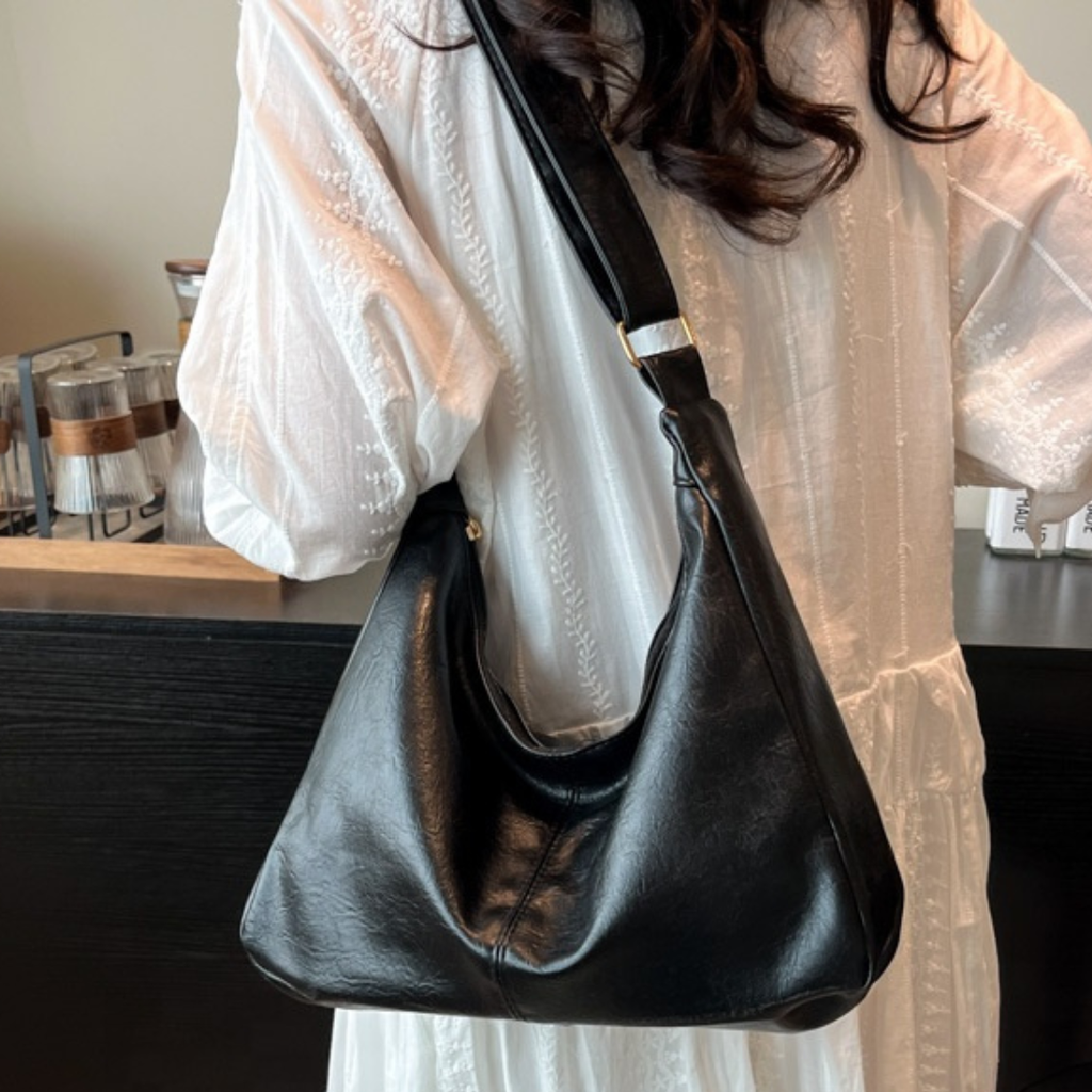Borsa a spalla a mezzaluna