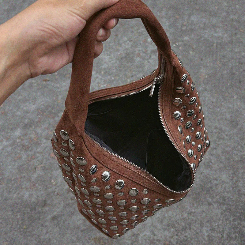 Borsa a spalla con borchie
