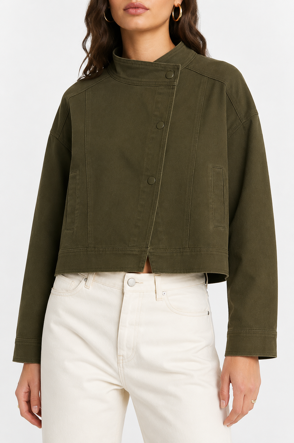 Chaqueta Bomper corta con cuello alto y botones