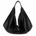 Borsa Studios Nove su sfondo bianco