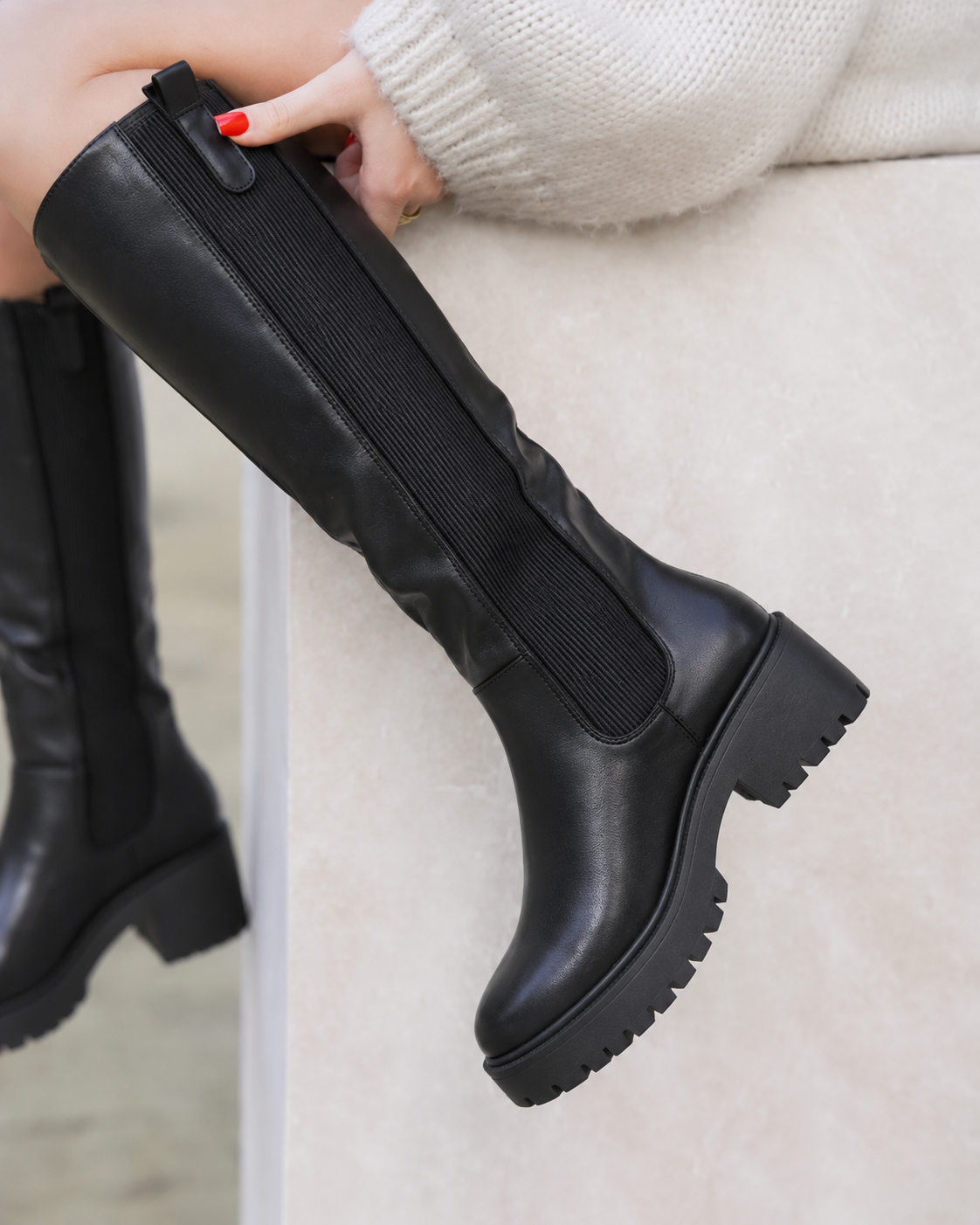 Andrea | Stivali alti con suola chunky ed elastico – Nero