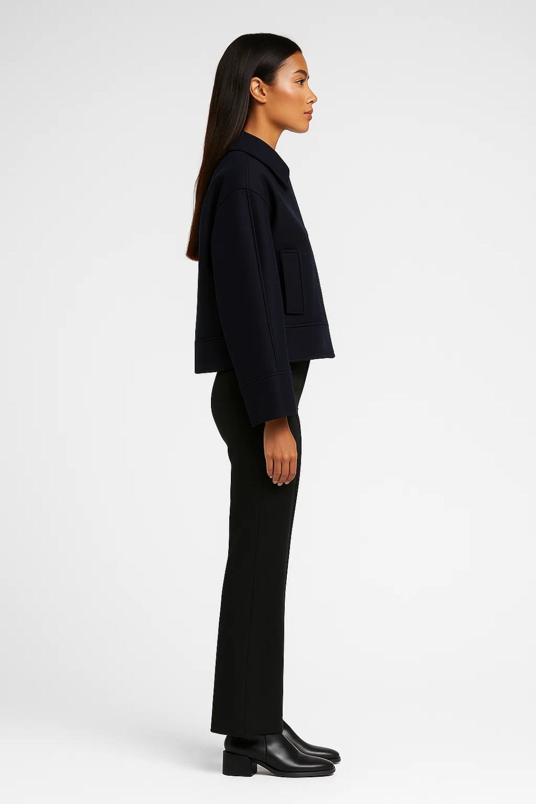 Elegante Korte Jas met Knopen en Minimalistische Kraag