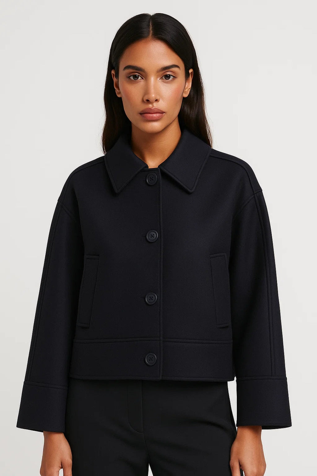 Elegante Korte Jas met Knopen en Minimalistische Kraag