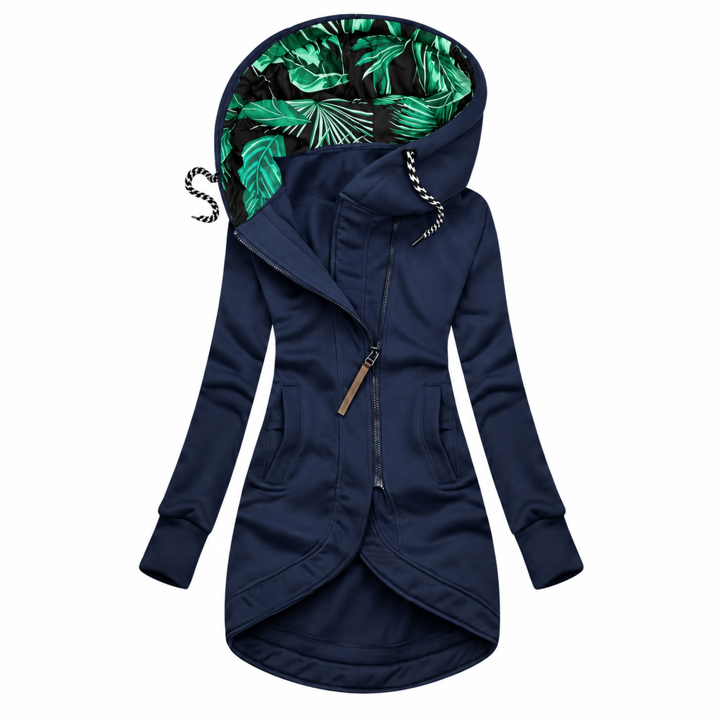 Giacca con cappuccio blu navy su sfondo bianco