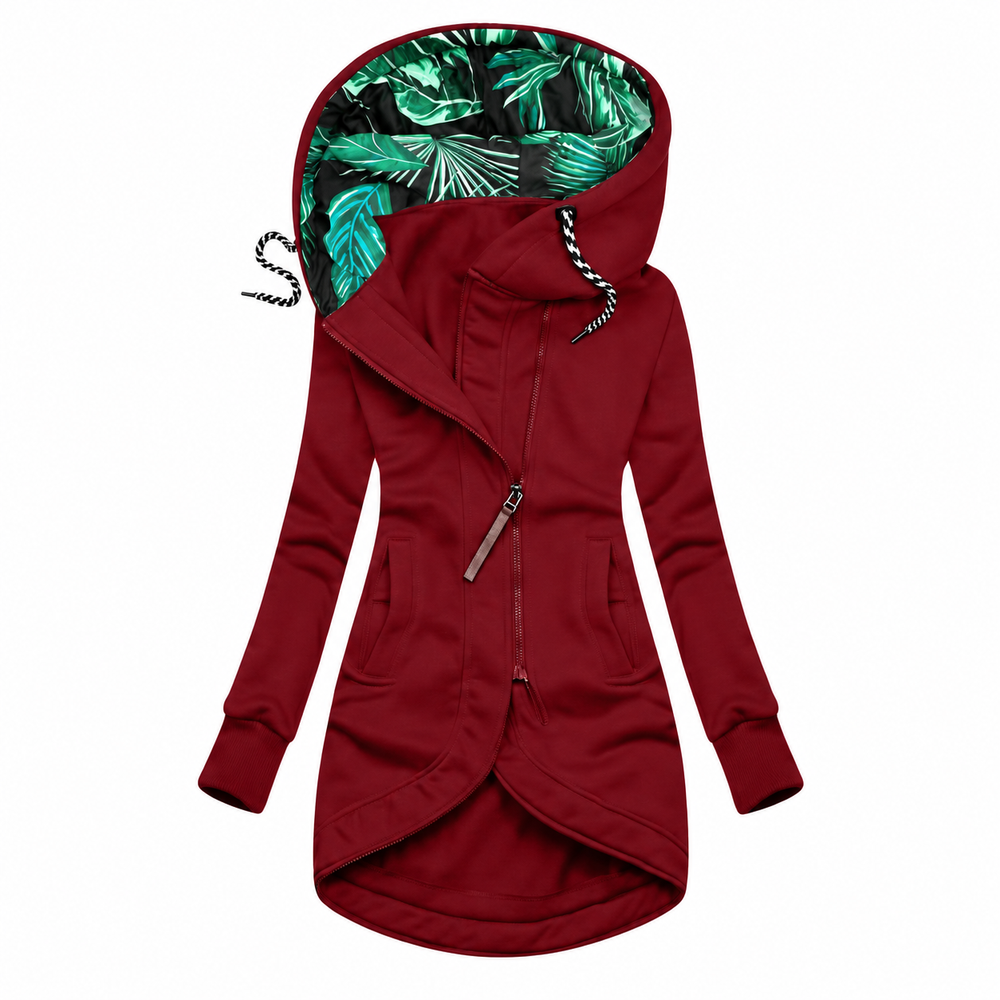 Giacca con cappuccio bordeaux su sfondo bianco