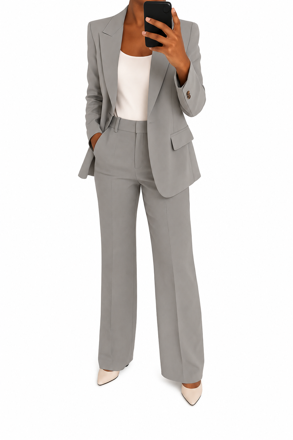 Completo blazer e pantaloni grigio su sfondo bianco