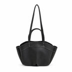 Borsa Studios Nove su sfondo bianco