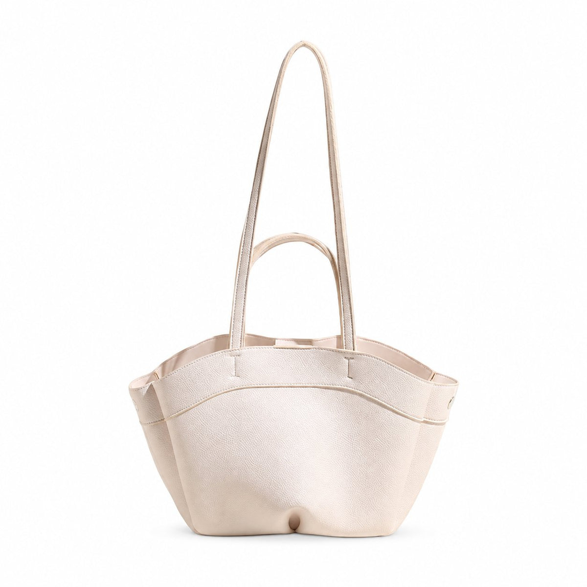 Borsa Studios Nove su sfondo bianco