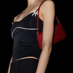 Borsa baguette con finitura lucida