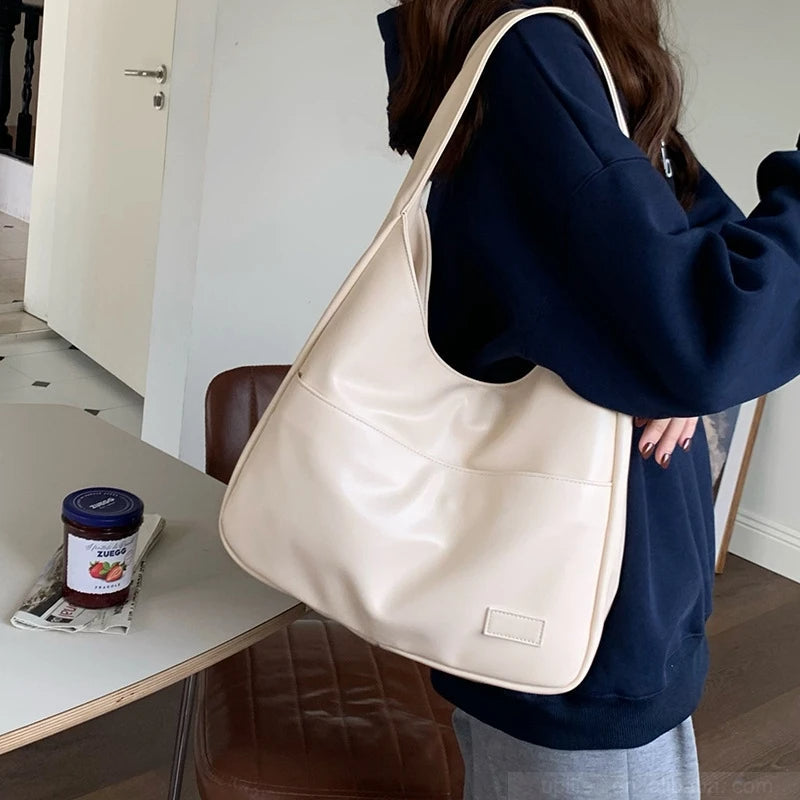 Borsa a spalla con tasca frontale
