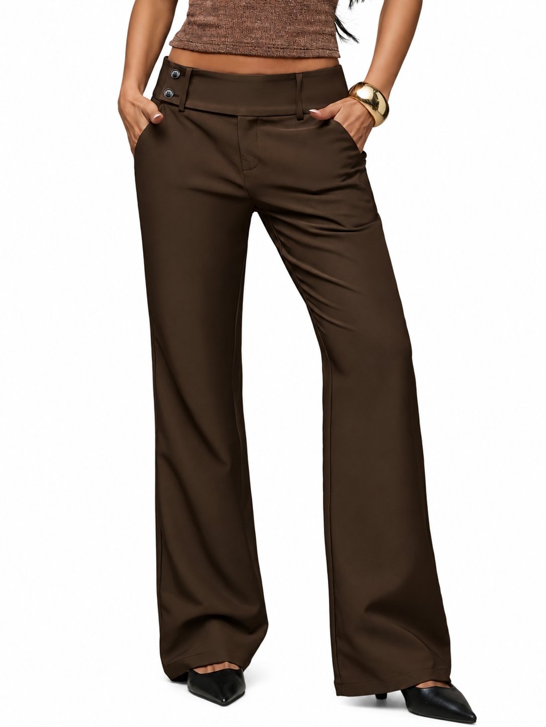 Pantaloni Duna indossati su sfondo bianco - caramello