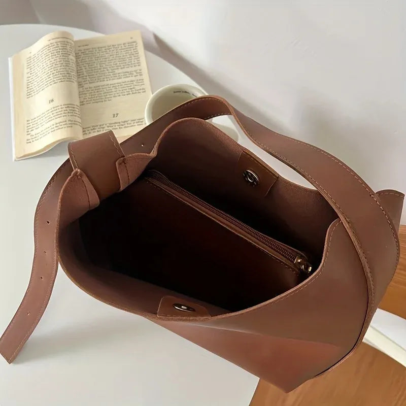 Borsa shopper con fibbia dorata