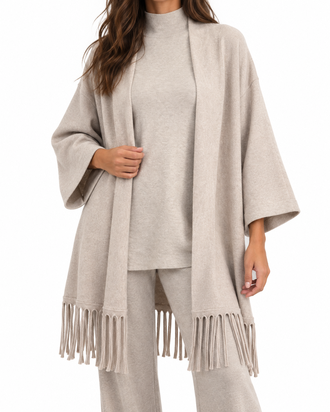 Cardigan Valeria con frange color Beige su sfondo bianco