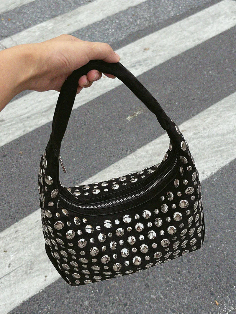 Borsa a spalla con borchie